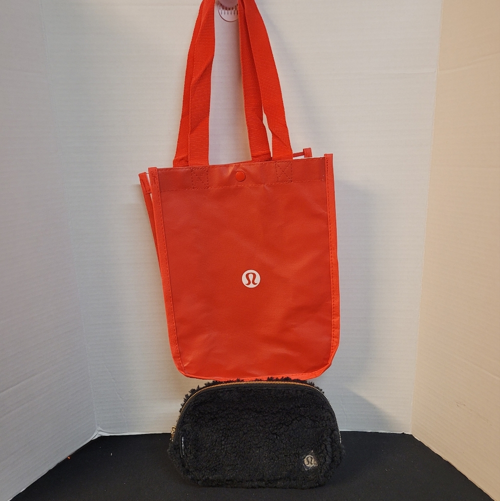New Lululemon everywhere belt bag, extended strap, black fleece